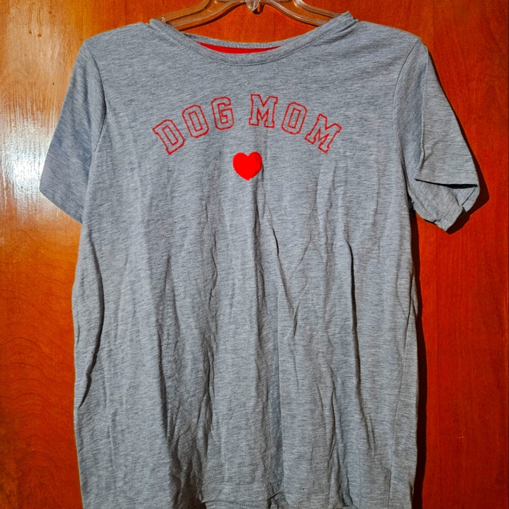 Gray 'Dog Mom' T-Shirt with Red Heart